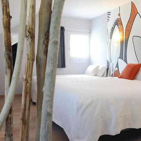 Logis Hotel L'Ayguelade Bielle Екстер'єр фото