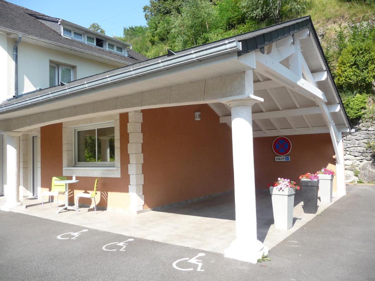 Logis Hotel L'Ayguelade Bielle Екстер'єр фото