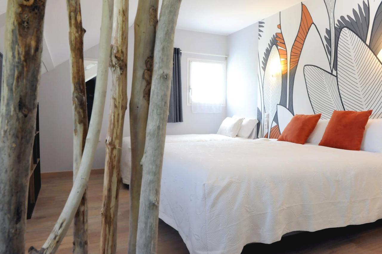 Logis Hotel L'Ayguelade Bielle Екстер'єр фото
