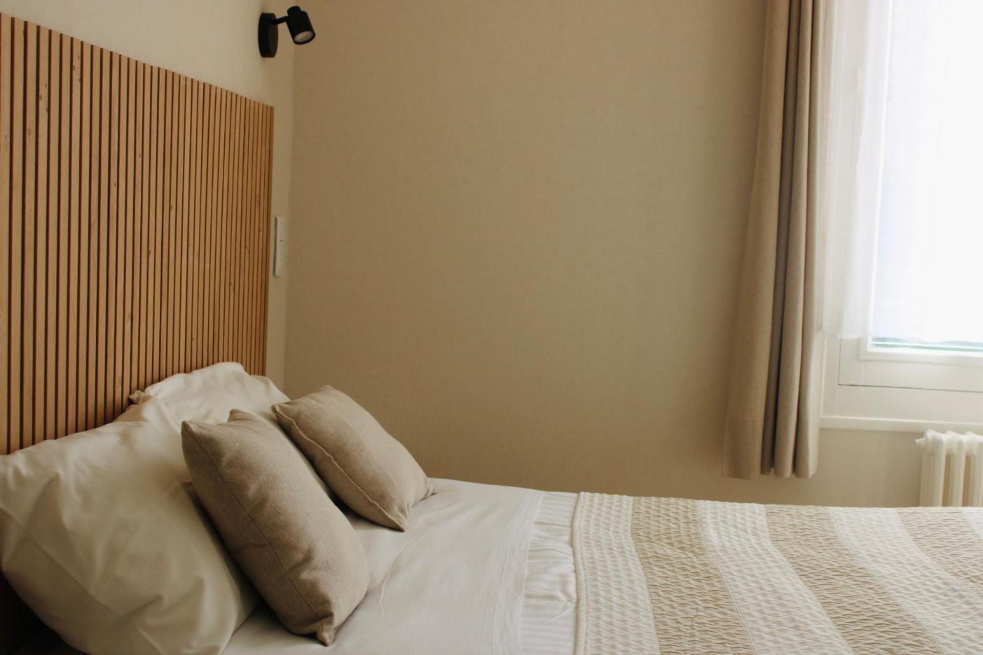 Logis Hotel L'Ayguelade Bielle Екстер'єр фото