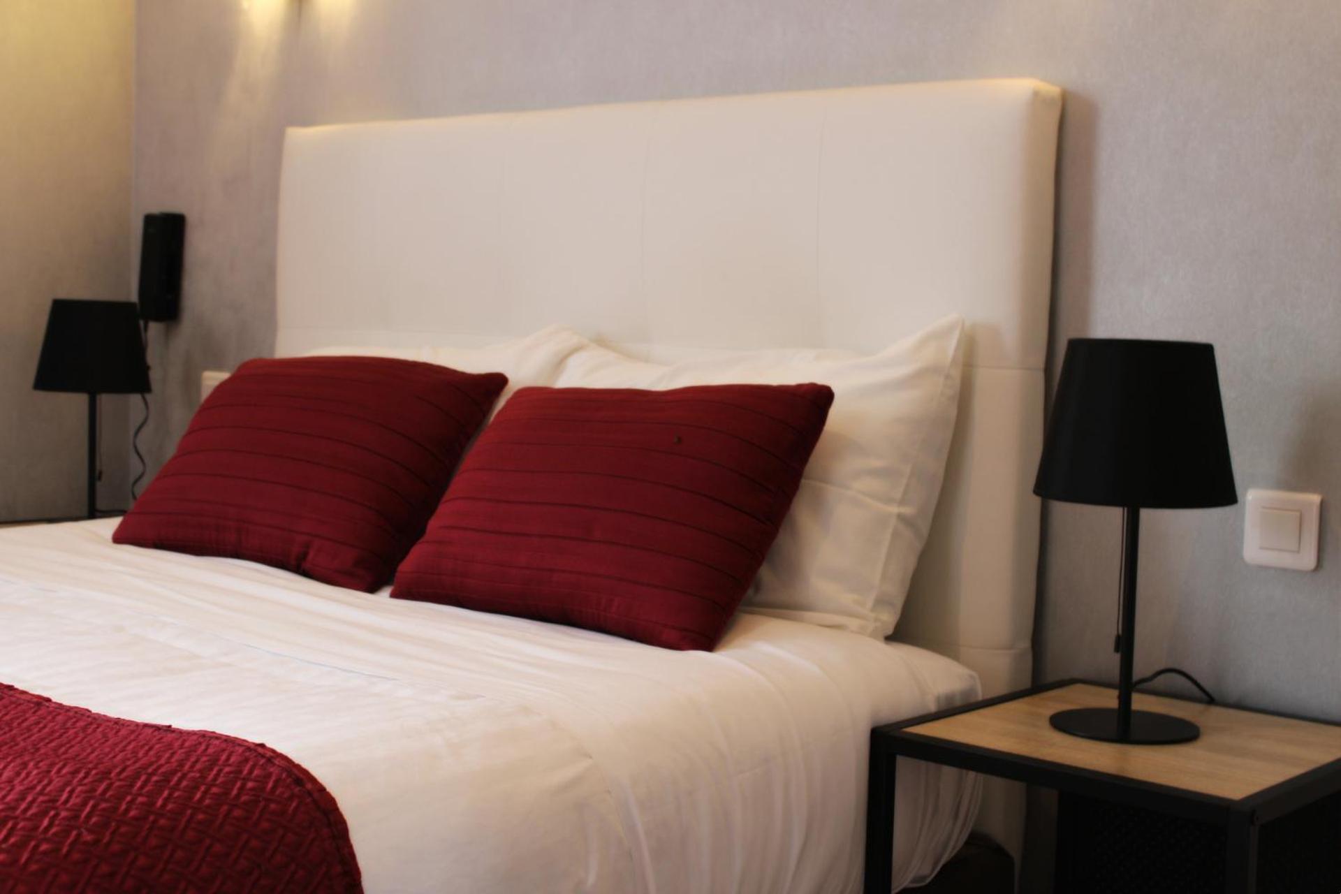Logis Hotel L'Ayguelade Bielle Екстер'єр фото