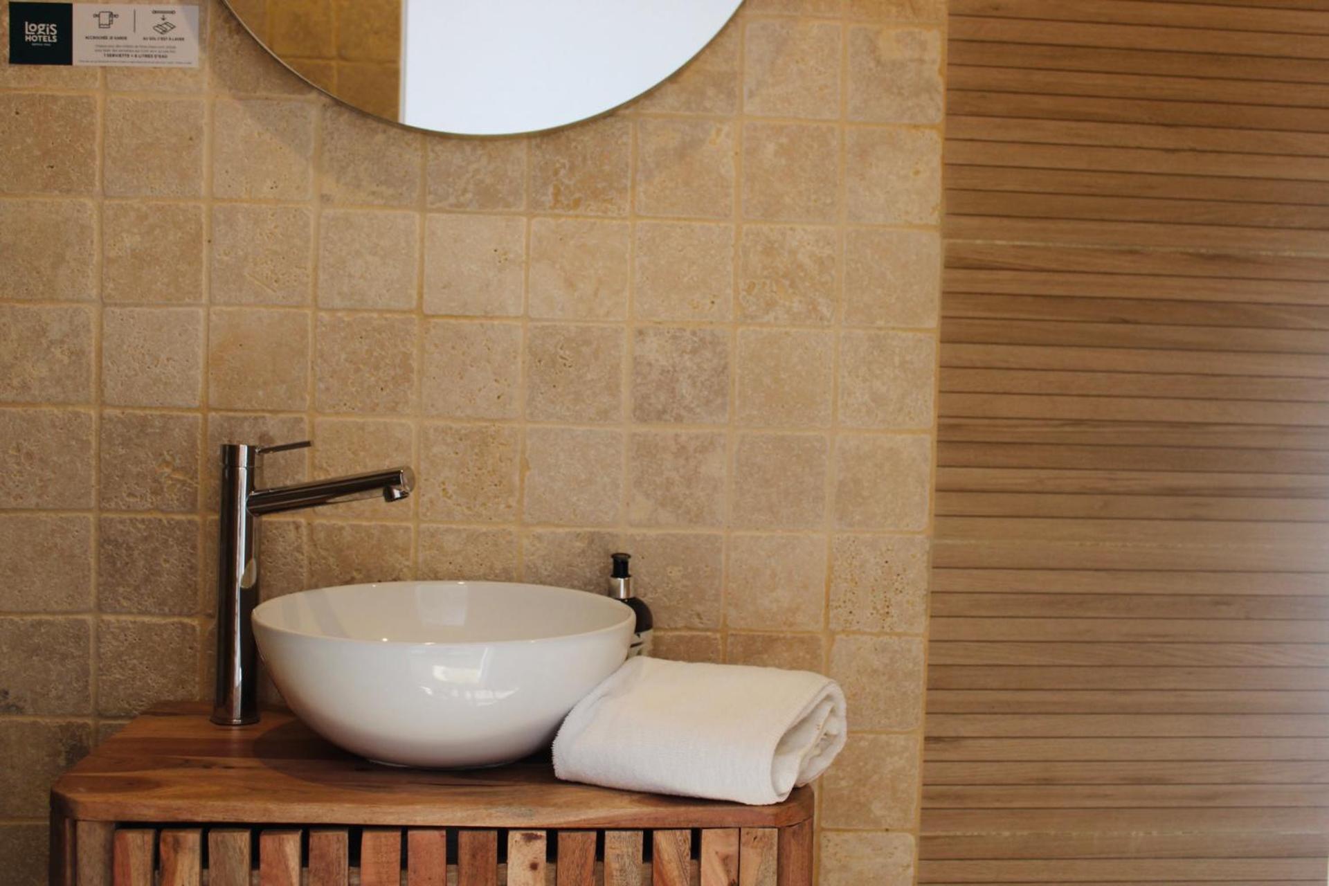 Logis Hotel L'Ayguelade Bielle Екстер'єр фото
