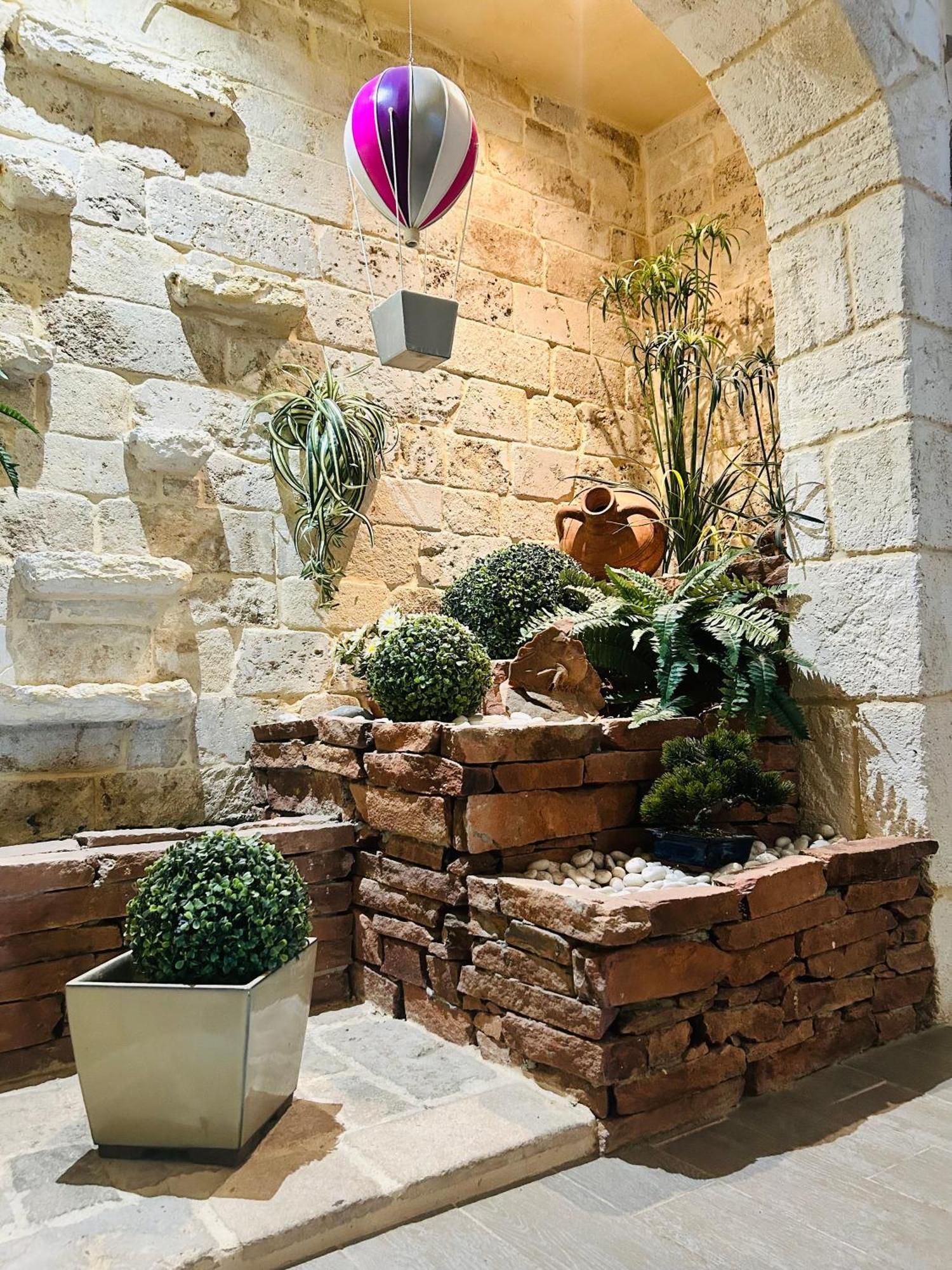 Logis Hotel L'Ayguelade Bielle Екстер'єр фото