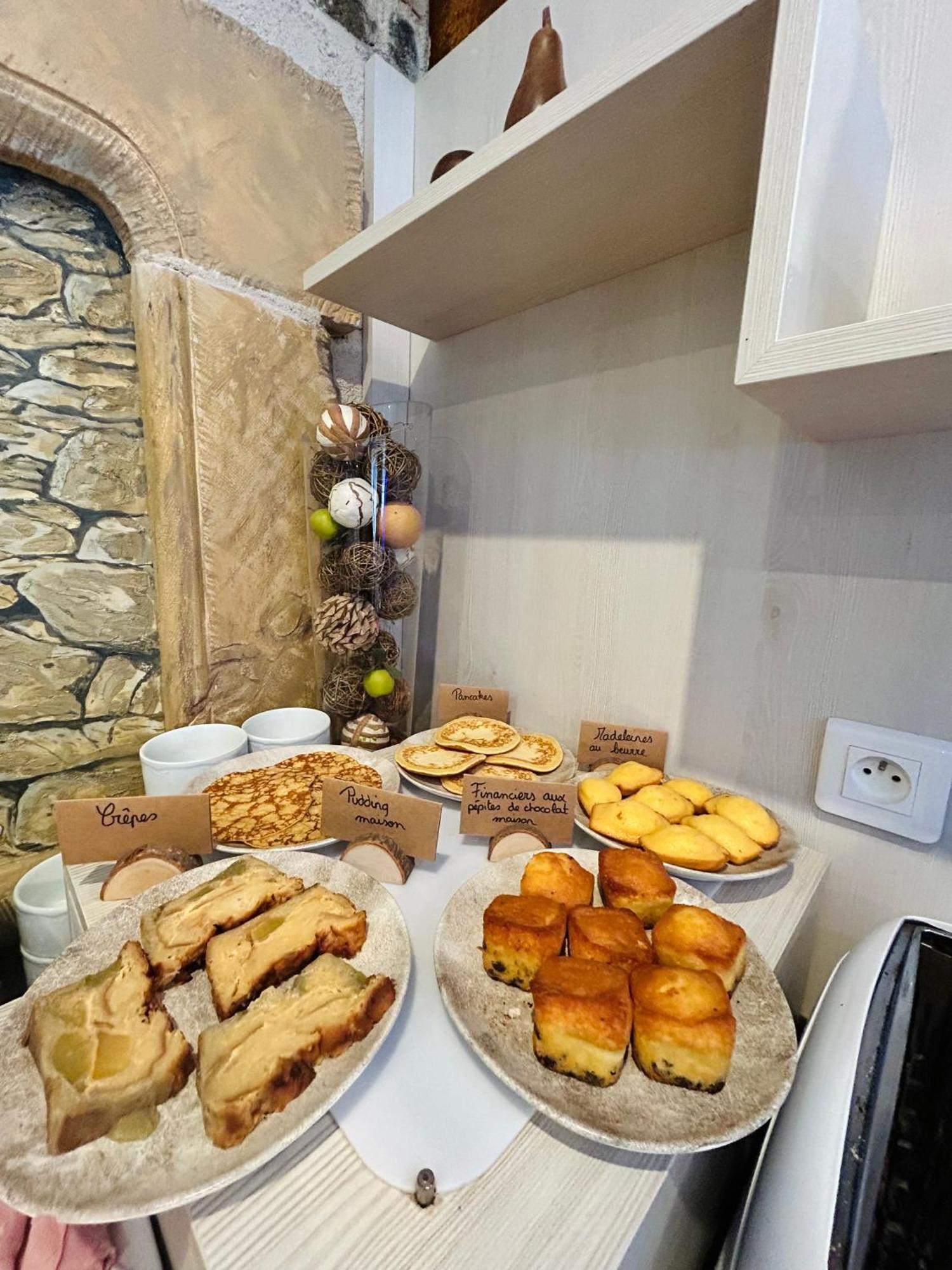 Logis Hotel L'Ayguelade Bielle Екстер'єр фото