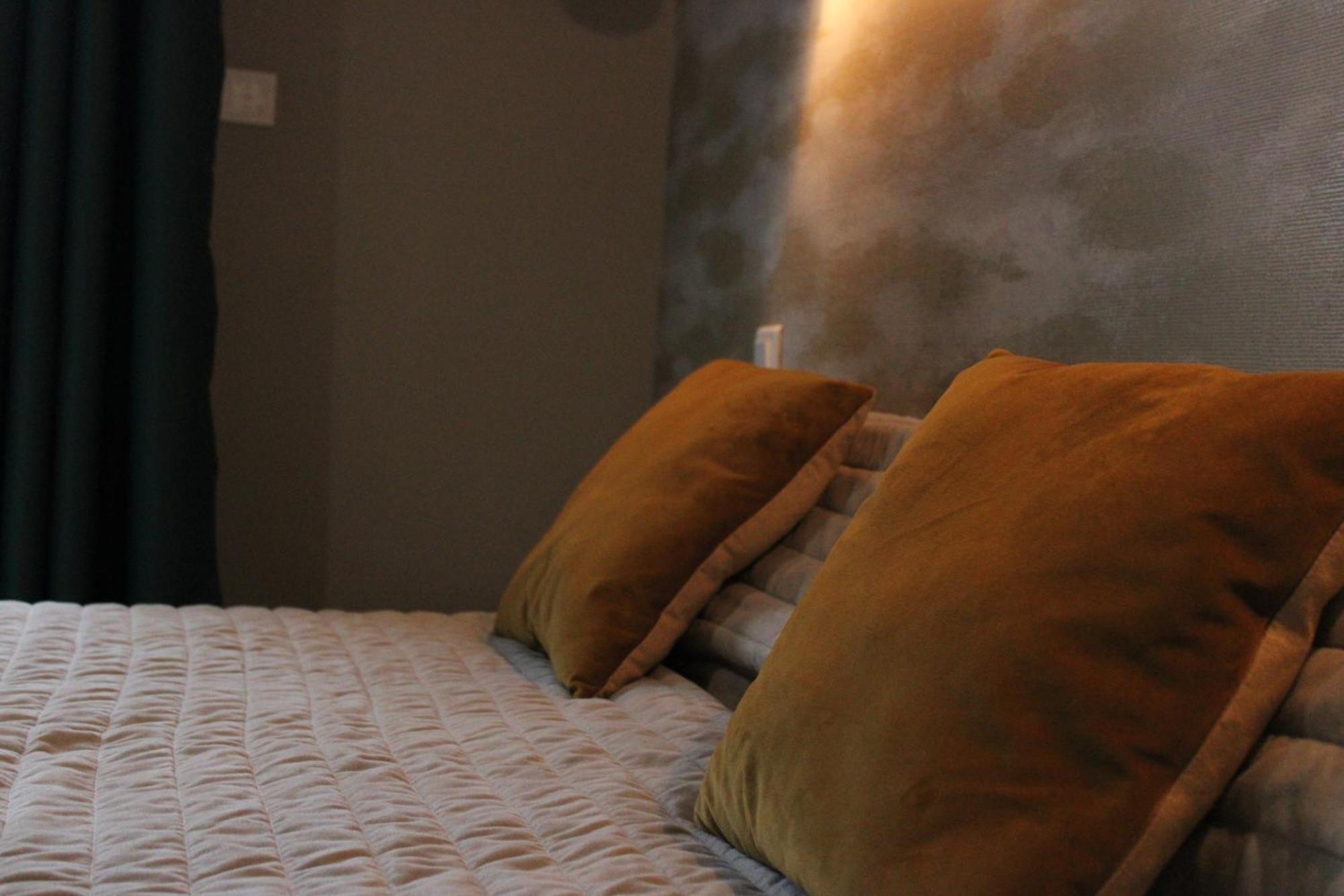 Logis Hotel L'Ayguelade Bielle Екстер'єр фото