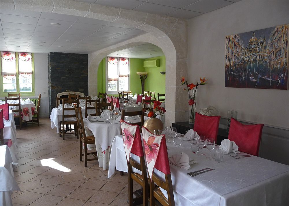 Logis Hotel L'Ayguelade Bielle Екстер'єр фото