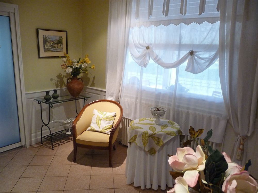 Logis Hotel L'Ayguelade Bielle Екстер'єр фото
