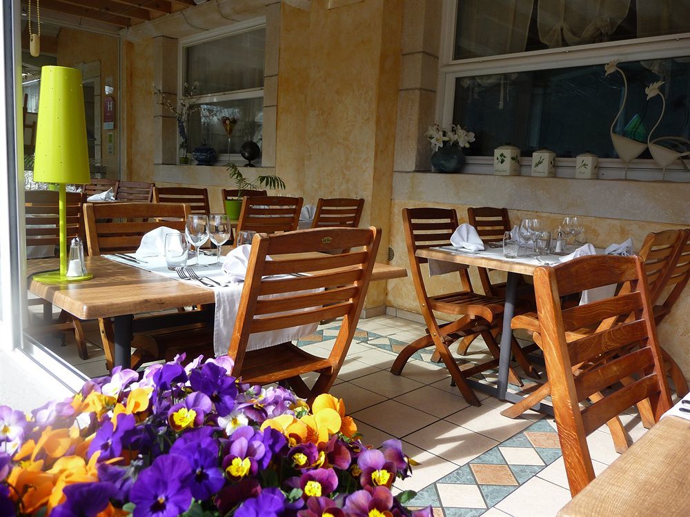Logis Hotel L'Ayguelade Bielle Екстер'єр фото