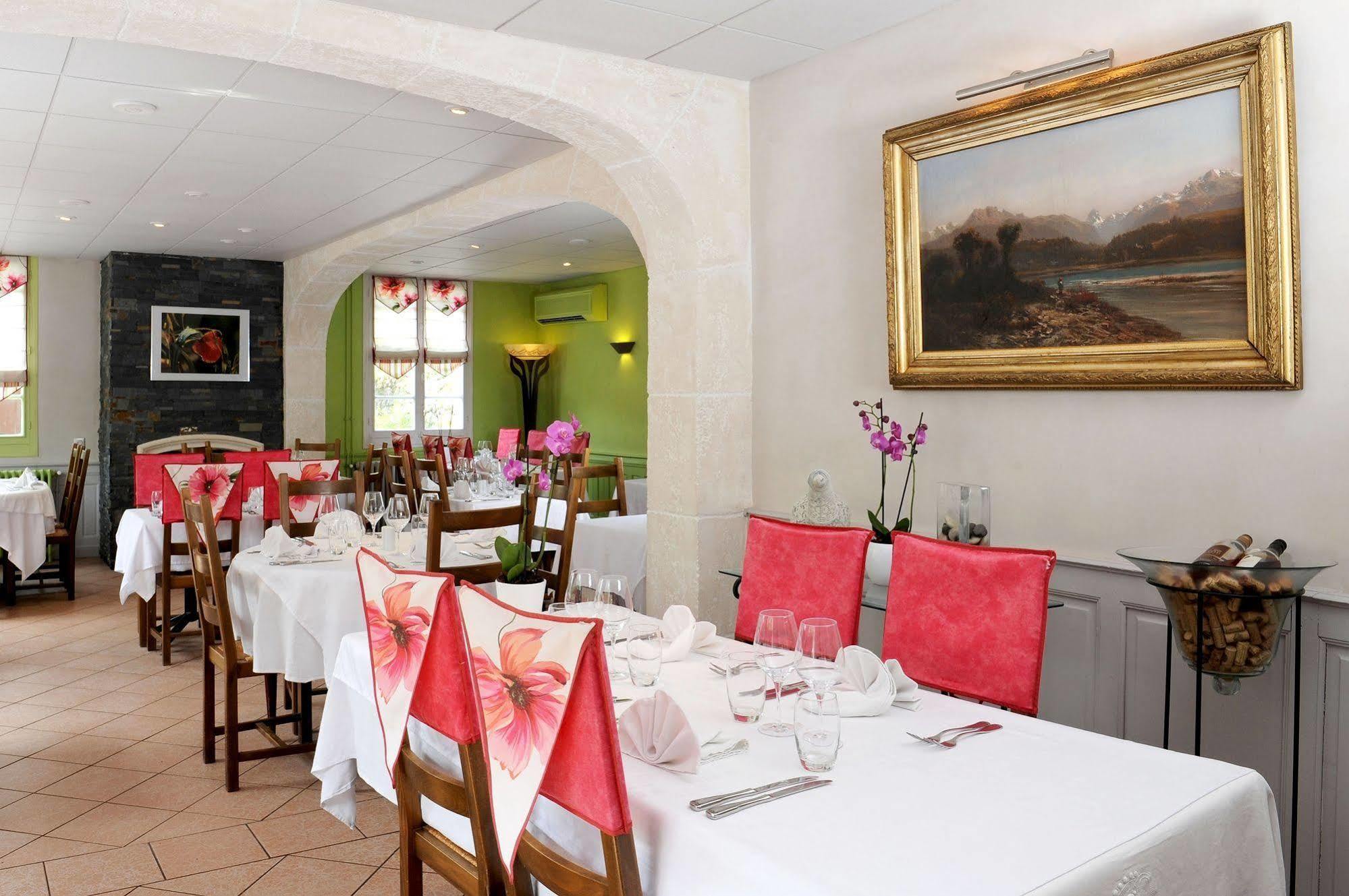 Logis Hotel L'Ayguelade Bielle Екстер'єр фото