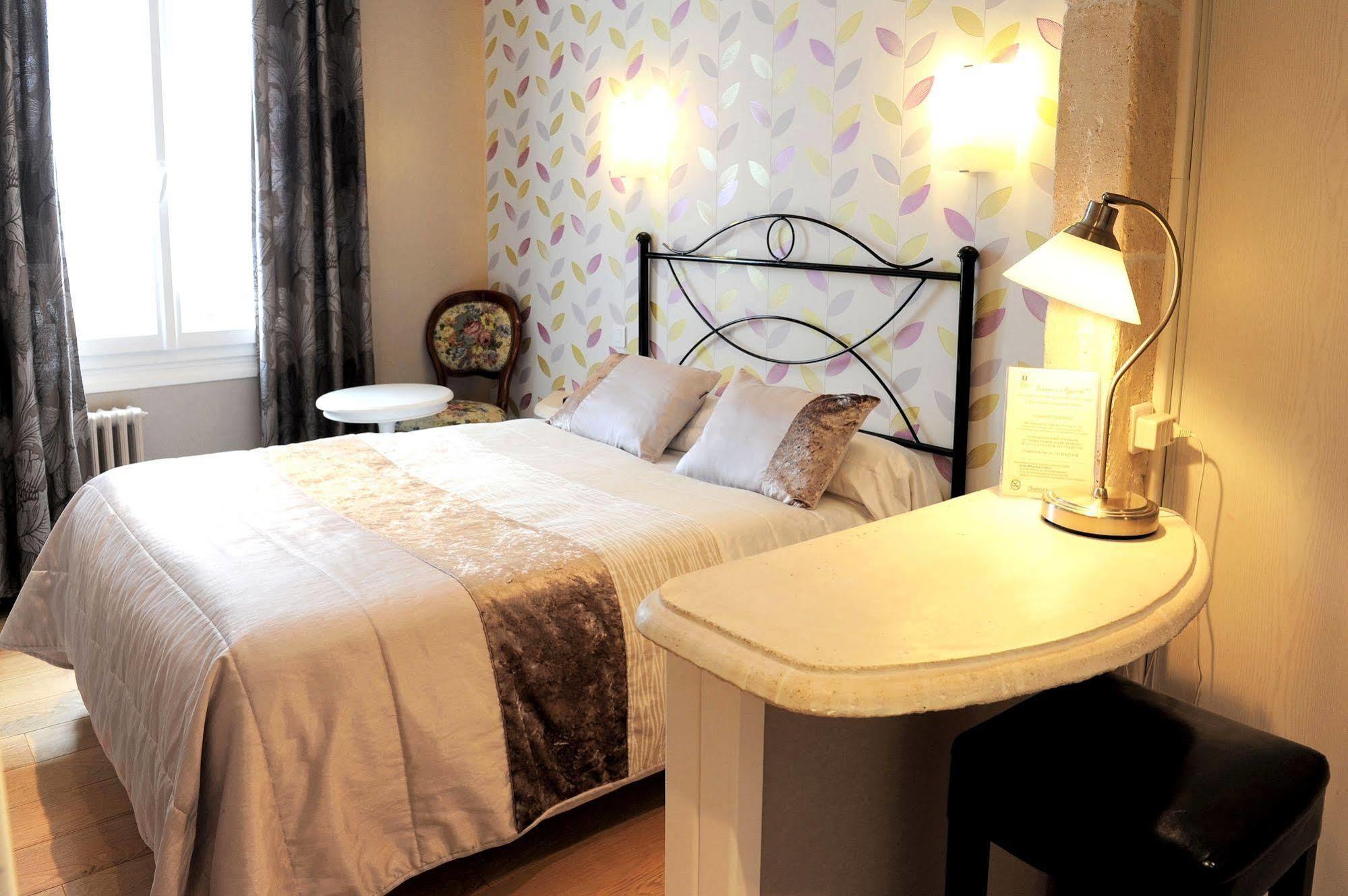 Logis Hotel L'Ayguelade Bielle Екстер'єр фото