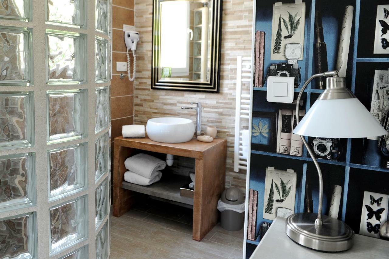 Logis Hotel L'Ayguelade Bielle Екстер'єр фото