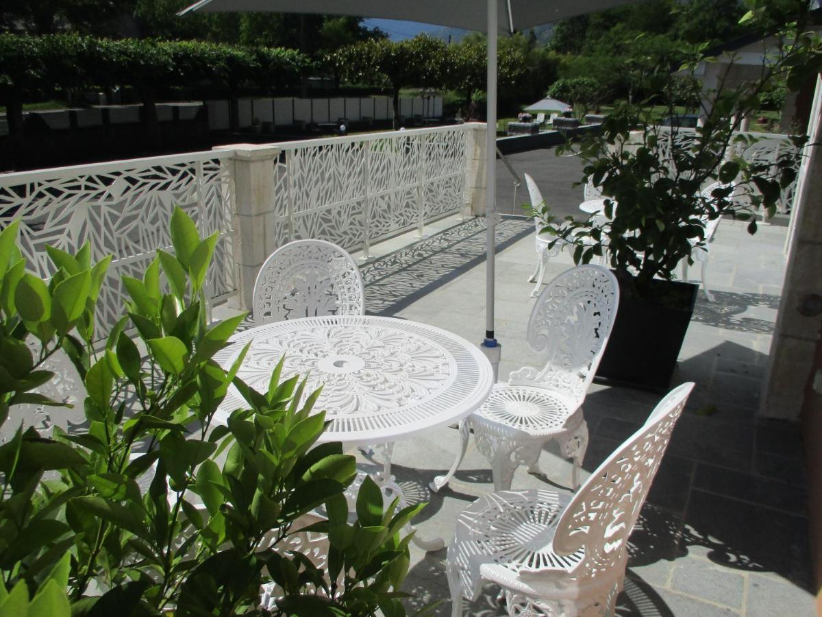 Logis Hotel L'Ayguelade Bielle Екстер'єр фото